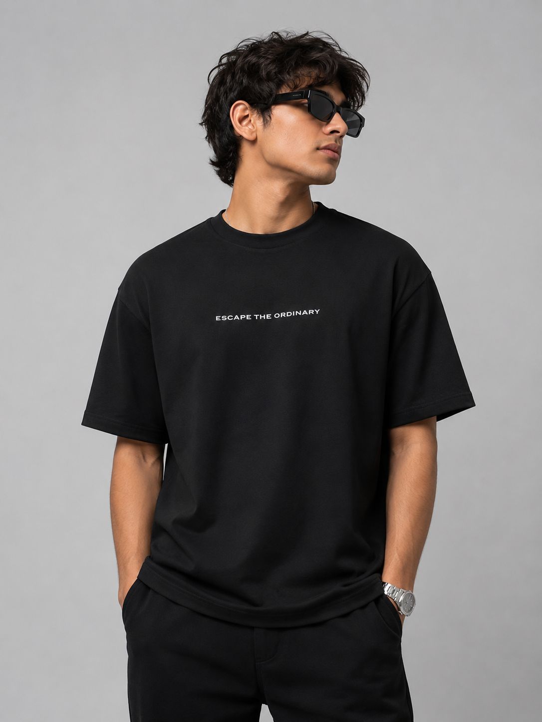 🖤 Escape The Ordinary – Oversized T-Shirt